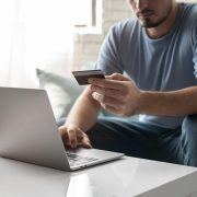 ¿Las cuentas no cuadran? Así se maneja una transacción en tu negocio online